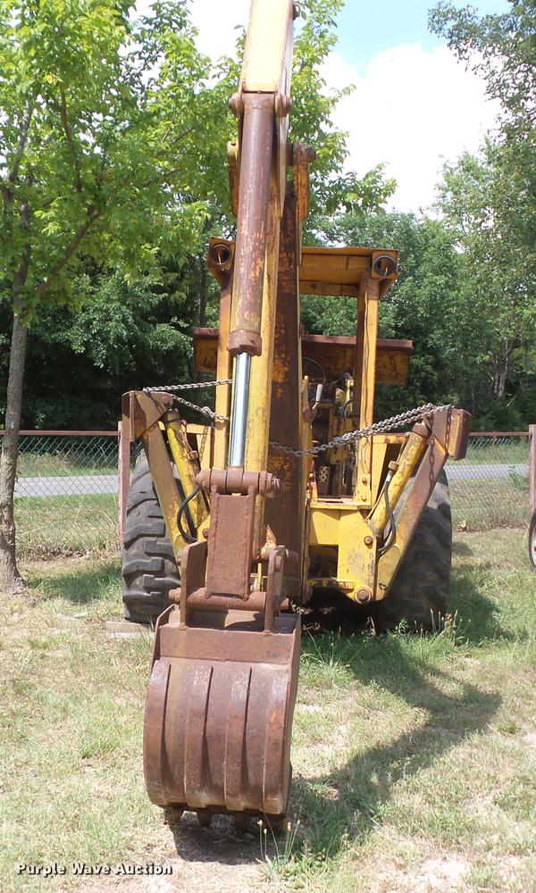 image for item DT9413 Allis Chalmers 715 backhoe