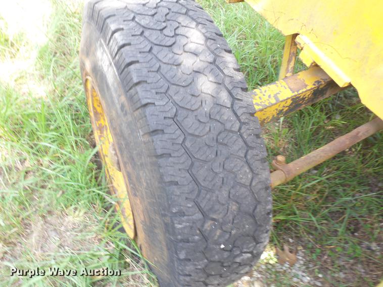 image for item DT9413 Allis Chalmers 715 backhoe