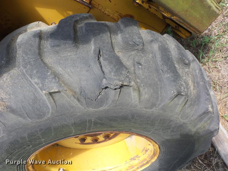 image for item DT9413 Allis Chalmers 715 backhoe