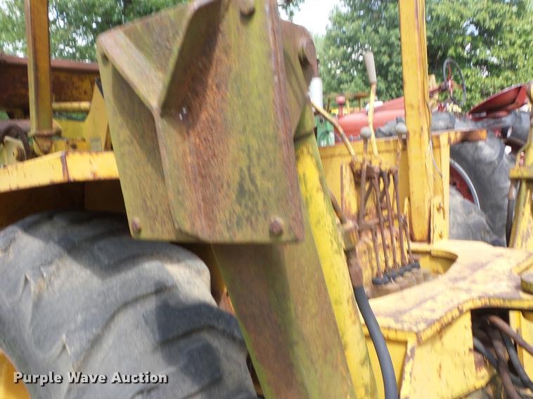image for item DT9413 Allis Chalmers 715 backhoe
