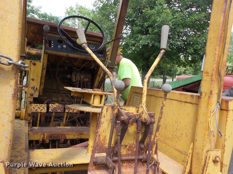 image for item DT9413 Allis Chalmers 715 backhoe