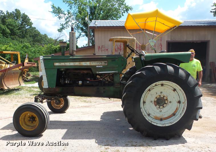 image for item DT9415 Oliver 1800 tractor