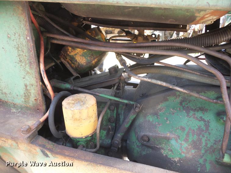 image for item DT9415 Oliver 1800 tractor