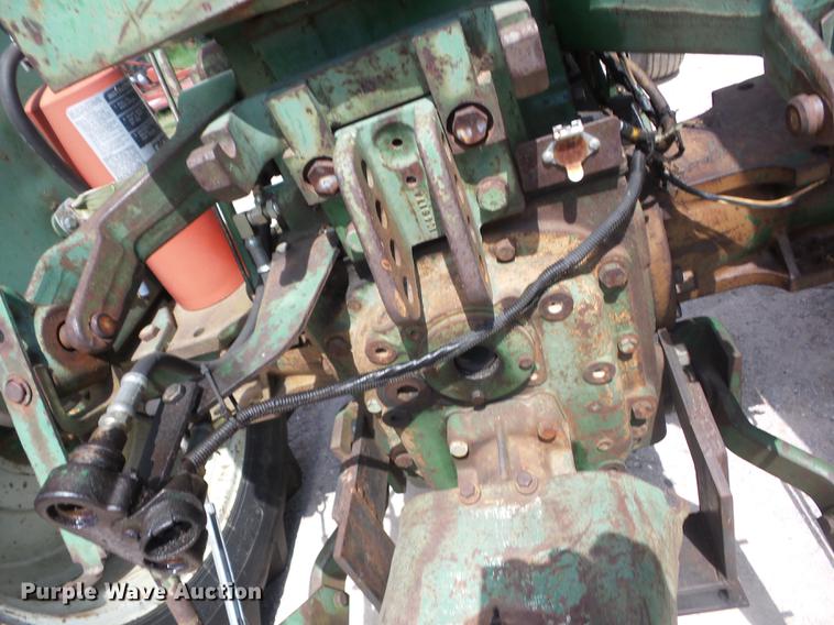 image for item DT9415 Oliver 1800 tractor