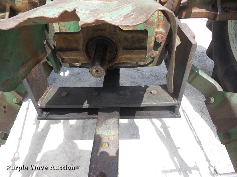 image for item DT9415 Oliver 1800 tractor