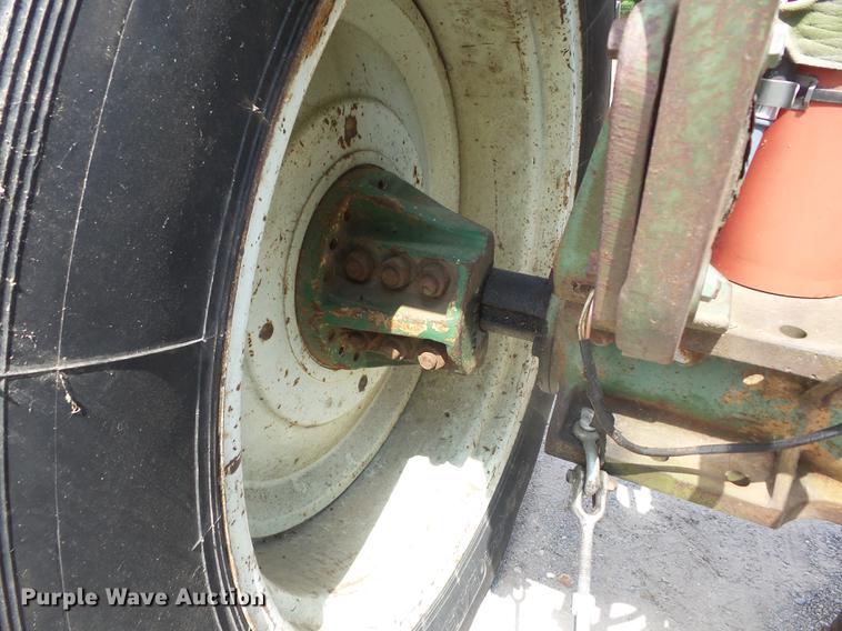 image for item DT9415 Oliver 1800 tractor