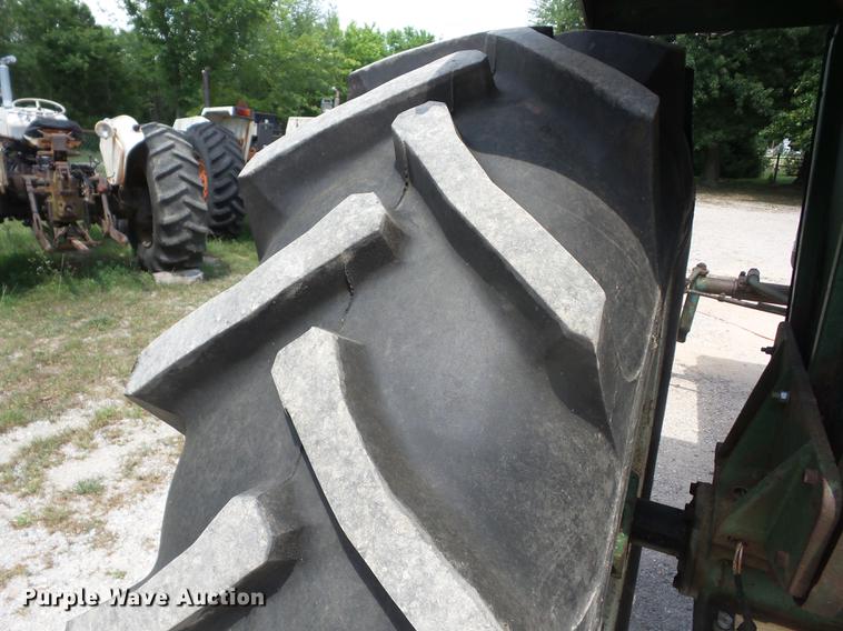 image for item DT9415 Oliver 1800 tractor