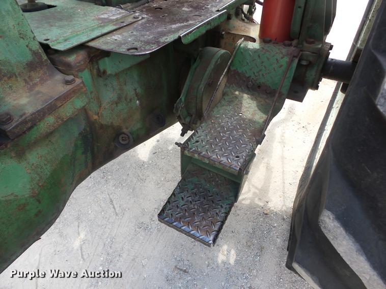 image for item DT9415 Oliver 1800 tractor