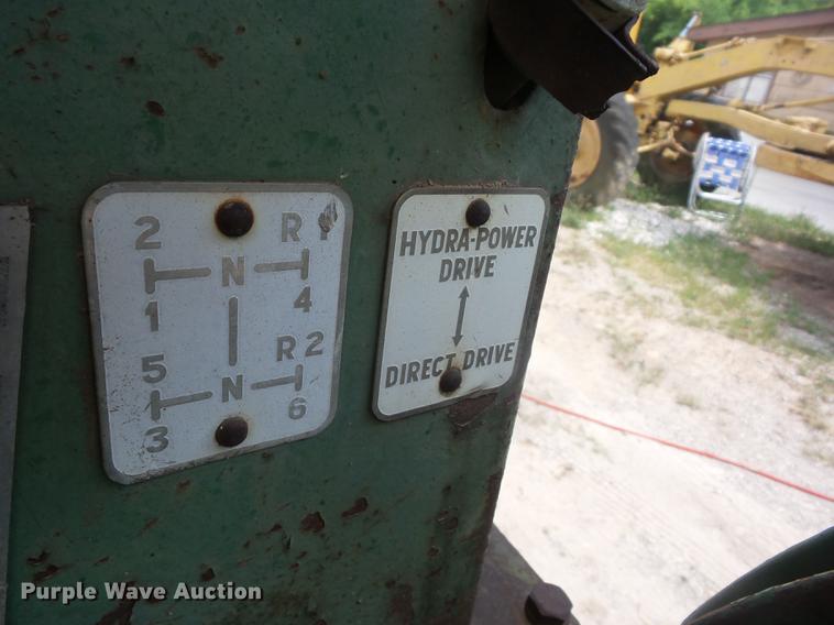 image for item DT9415 Oliver 1800 tractor