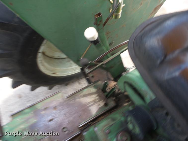 image for item DT9415 Oliver 1800 tractor