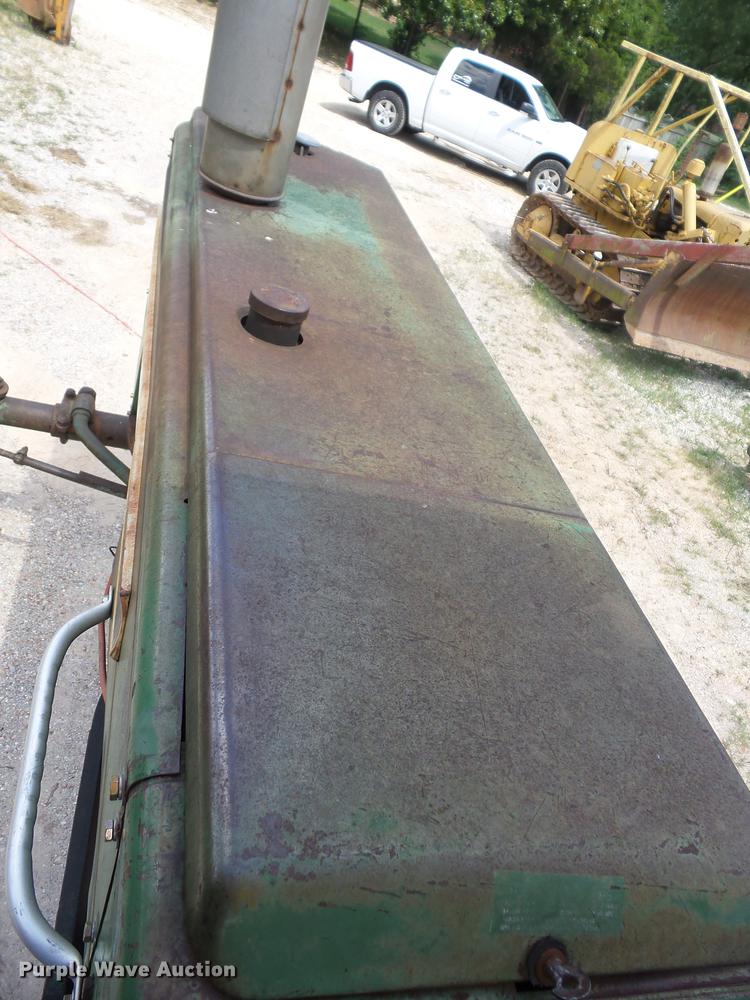 image for item DT9415 Oliver 1800 tractor