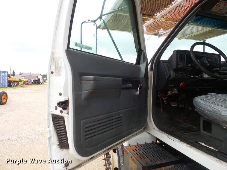 image for item DV9348 2000 Chevrolet C6500 utility truck