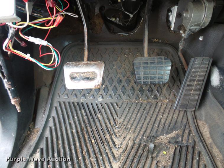 image for item DV9348 2000 Chevrolet C6500 utility truck