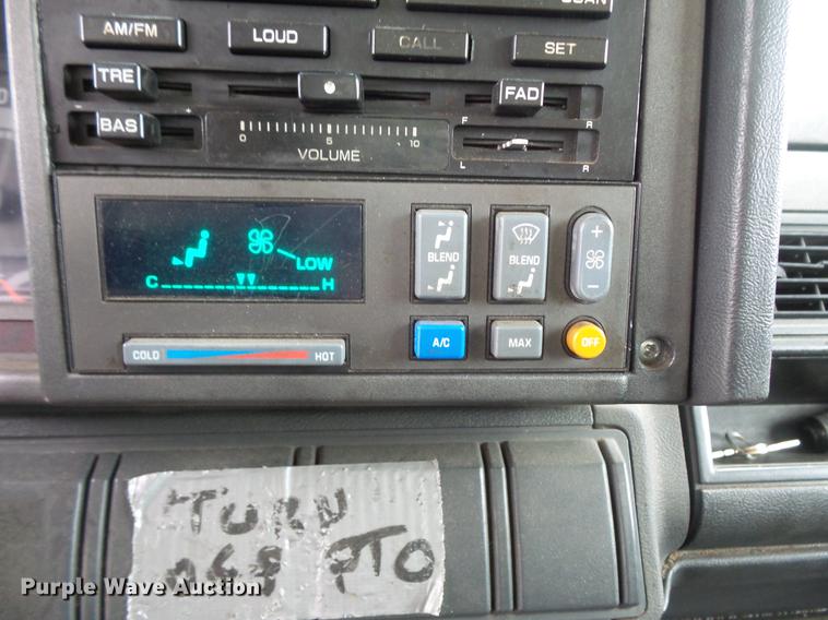 image for item DV9348 2000 Chevrolet C6500 utility truck