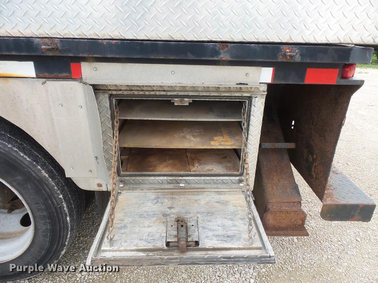 image for item DV9348 2000 Chevrolet C6500 utility truck