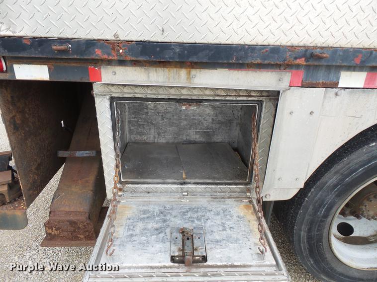 image for item DV9348 2000 Chevrolet C6500 utility truck