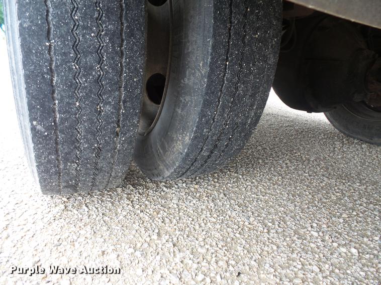 image for item DV9348 2000 Chevrolet C6500 utility truck