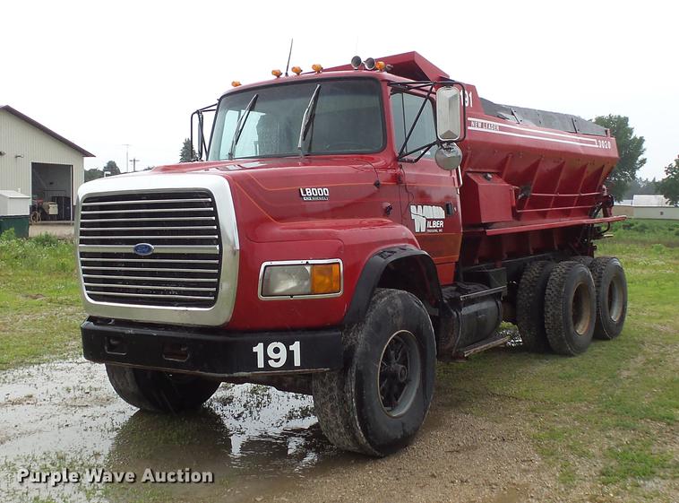 image for item DV9359 1993 Ford L8000 fertilizer truck