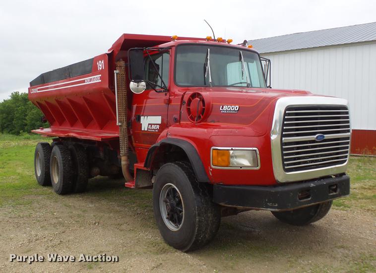 image for item DV9359 1993 Ford L8000 fertilizer truck