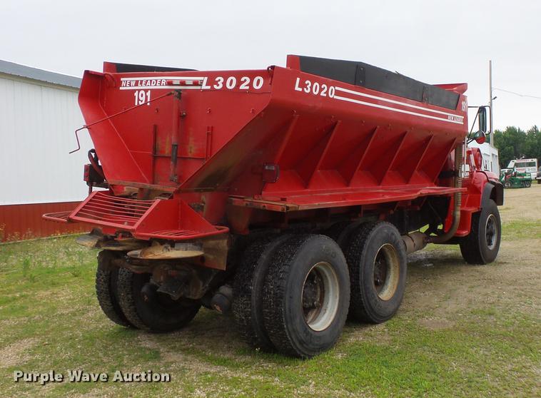 image for item DV9359 1993 Ford L8000 fertilizer truck