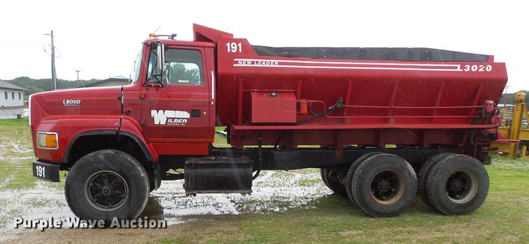 image for item DV9359 1993 Ford L8000 fertilizer truck