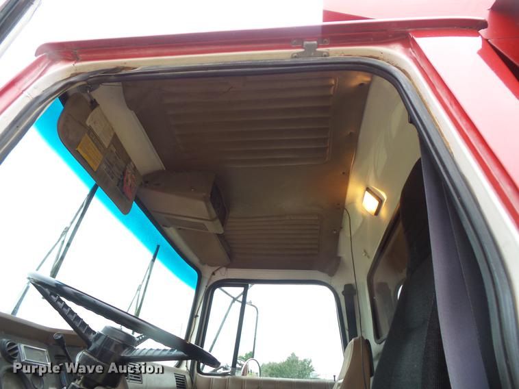 image for item DV9359 1993 Ford L8000 fertilizer truck