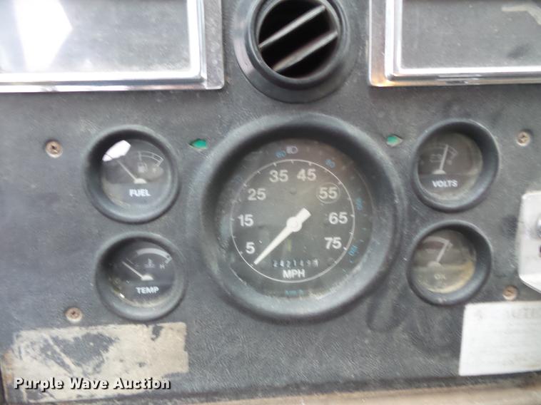 image for item DV9359 1993 Ford L8000 fertilizer truck