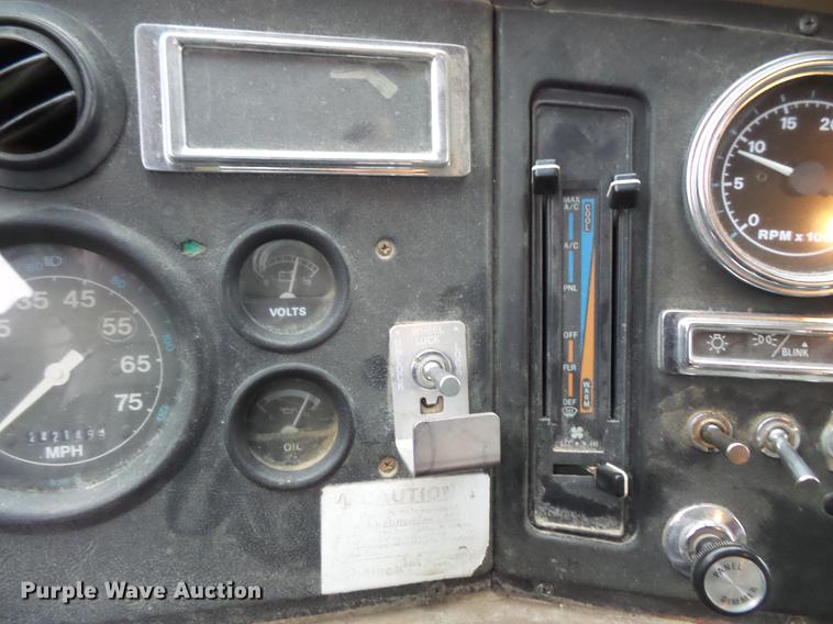 image for item DV9359 1993 Ford L8000 fertilizer truck