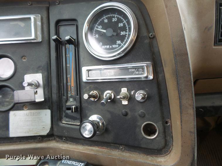 image for item DV9359 1993 Ford L8000 fertilizer truck