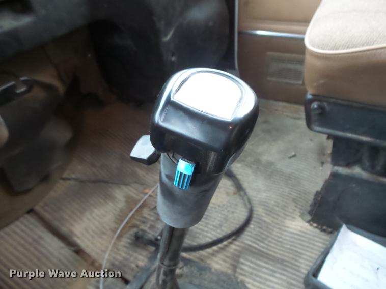 image for item DV9359 1993 Ford L8000 fertilizer truck