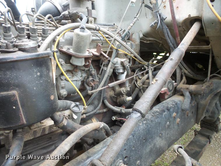 image for item DV9359 1993 Ford L8000 fertilizer truck