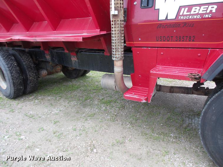 image for item DV9359 1993 Ford L8000 fertilizer truck