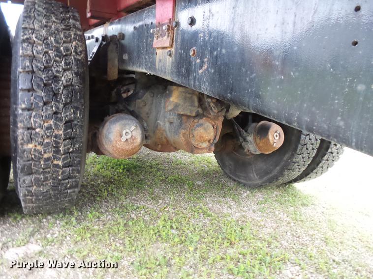 image for item DV9359 1993 Ford L8000 fertilizer truck