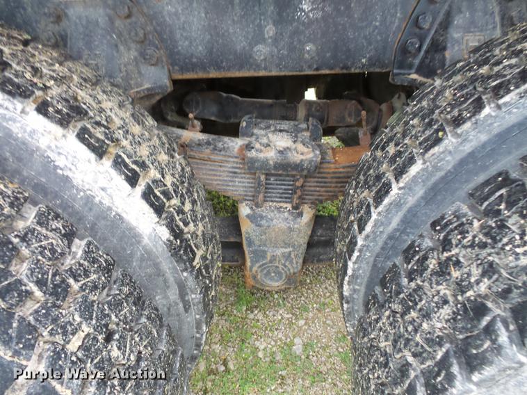 image for item DV9359 1993 Ford L8000 fertilizer truck