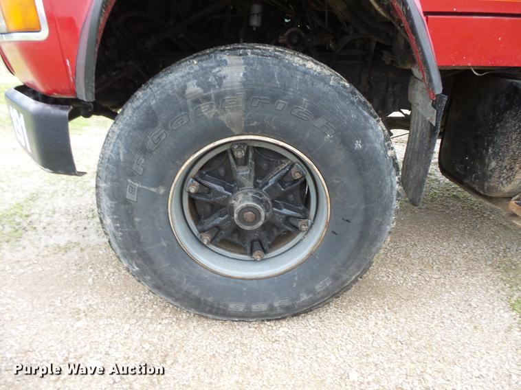 image for item DV9359 1993 Ford L8000 fertilizer truck