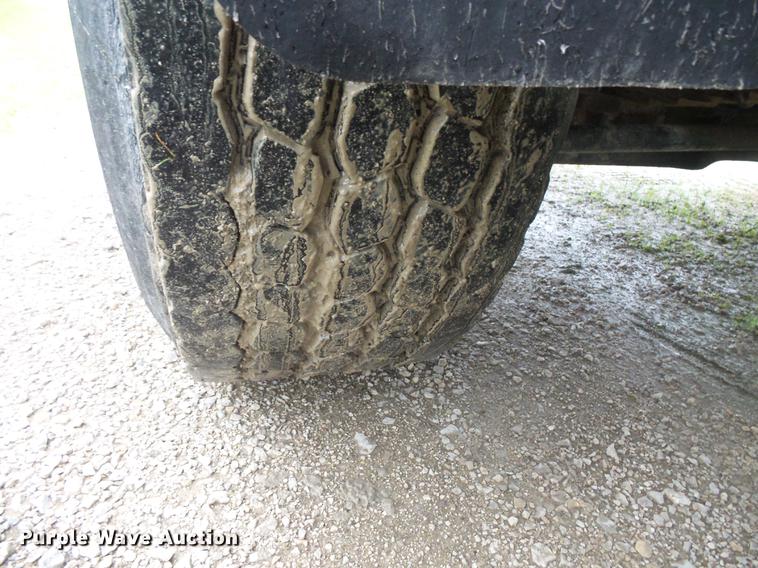 image for item DV9359 1993 Ford L8000 fertilizer truck