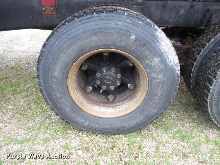 image for item DV9359 1993 Ford L8000 fertilizer truck