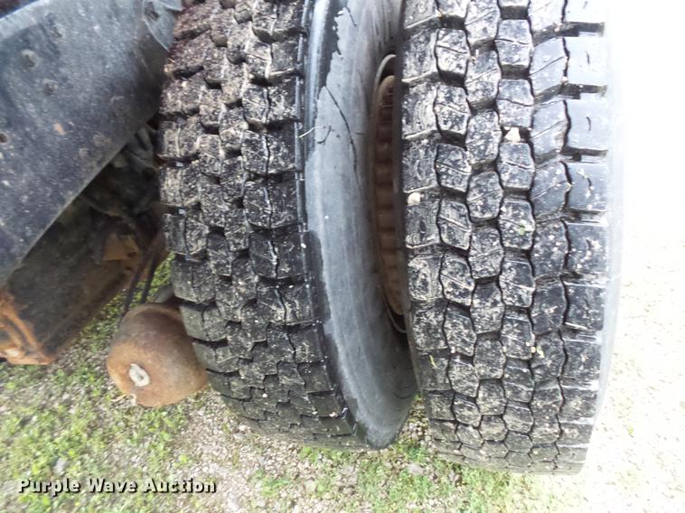 image for item DV9359 1993 Ford L8000 fertilizer truck