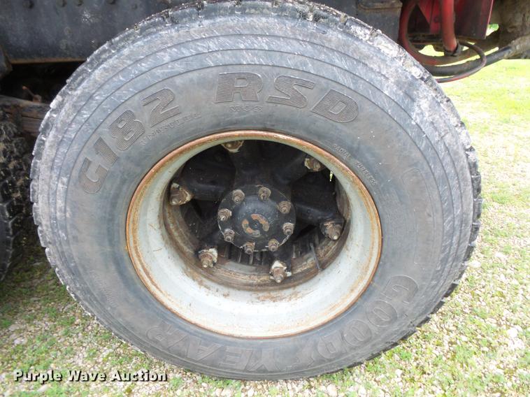 image for item DV9359 1993 Ford L8000 fertilizer truck