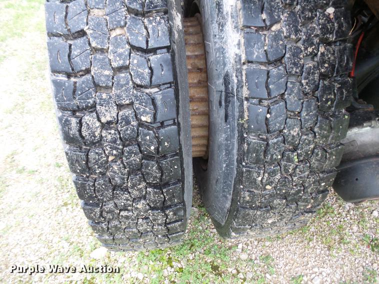 image for item DV9359 1993 Ford L8000 fertilizer truck