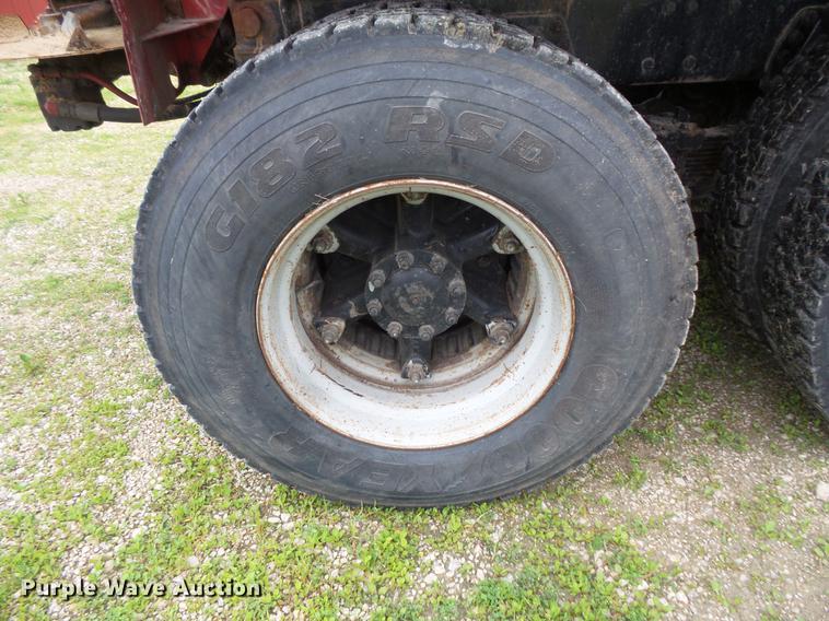 image for item DV9359 1993 Ford L8000 fertilizer truck