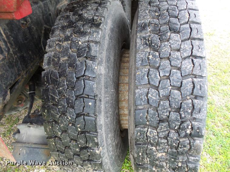 image for item DV9359 1993 Ford L8000 fertilizer truck