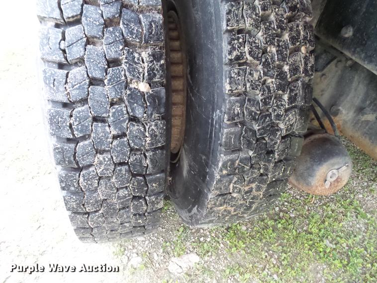 image for item DV9359 1993 Ford L8000 fertilizer truck