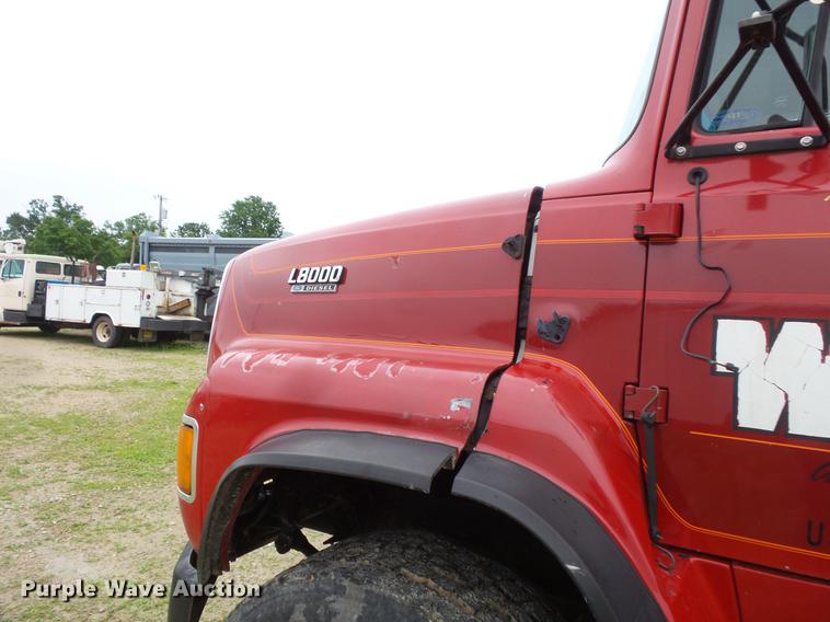 image for item DV9359 1993 Ford L8000 fertilizer truck