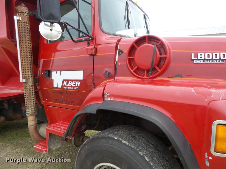 image for item DV9359 1993 Ford L8000 fertilizer truck