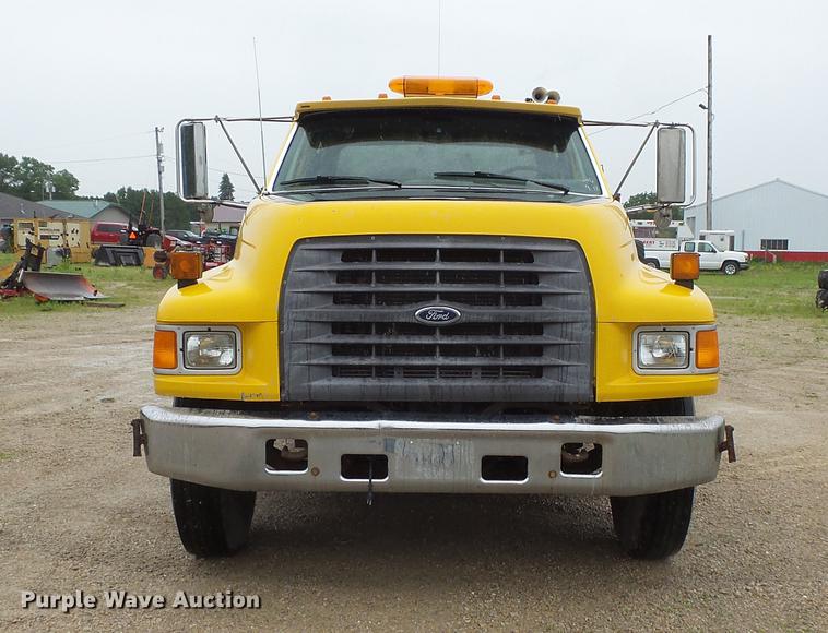 image for item DV9364 1998 Ford F700 Crew Cab utility truck