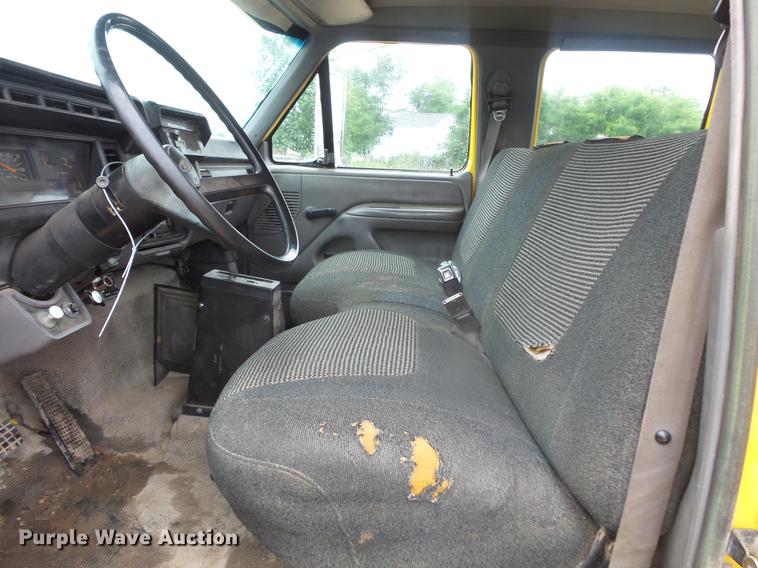 image for item DV9364 1998 Ford F700 Crew Cab utility truck