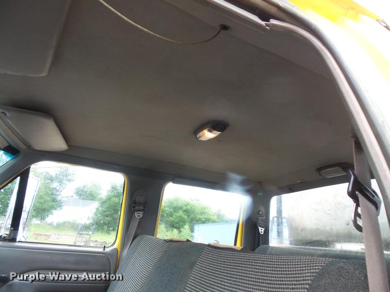 image for item DV9364 1998 Ford F700 Crew Cab utility truck