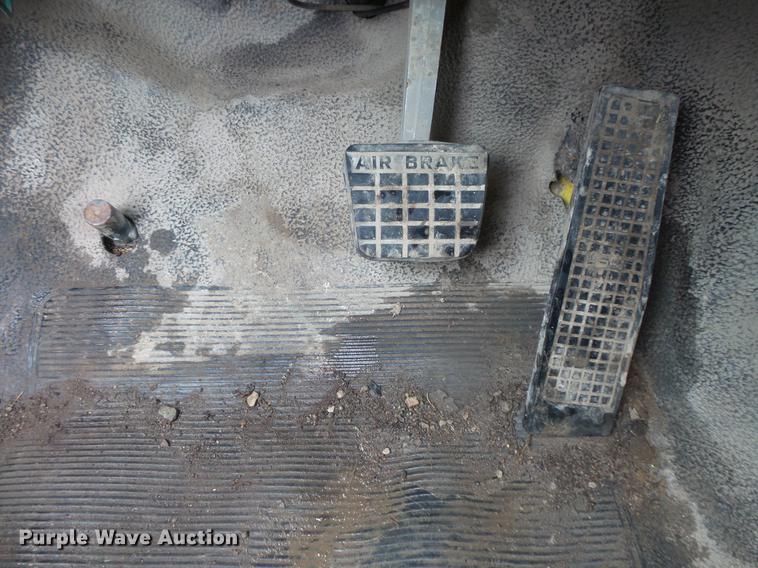 image for item DV9364 1998 Ford F700 Crew Cab utility truck