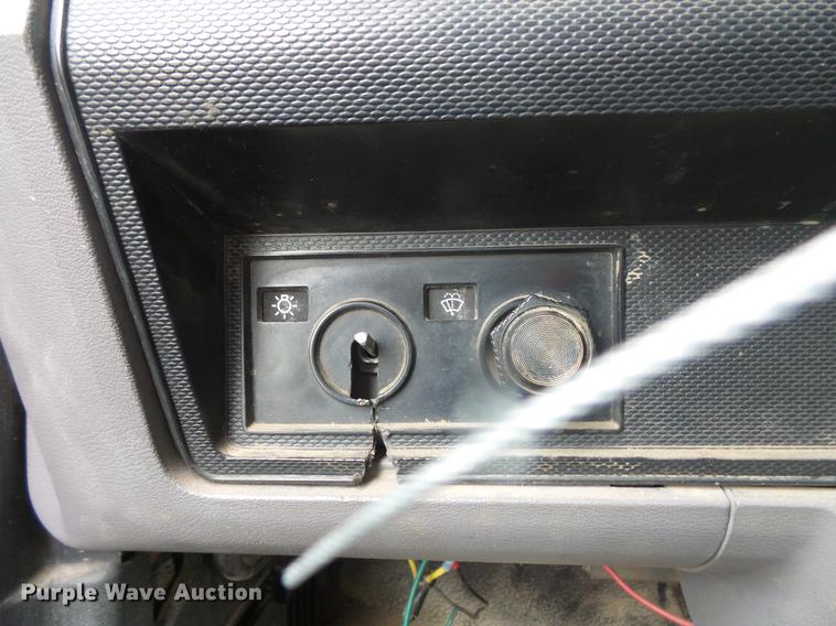 image for item DV9364 1998 Ford F700 Crew Cab utility truck